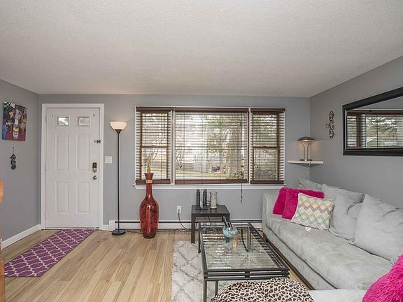 3rd image of 27 Robins St #27R