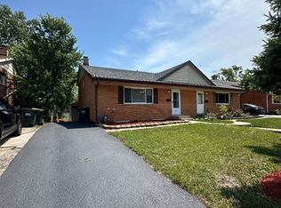 9417 Dee Rd, Des Plaines, IL 60016