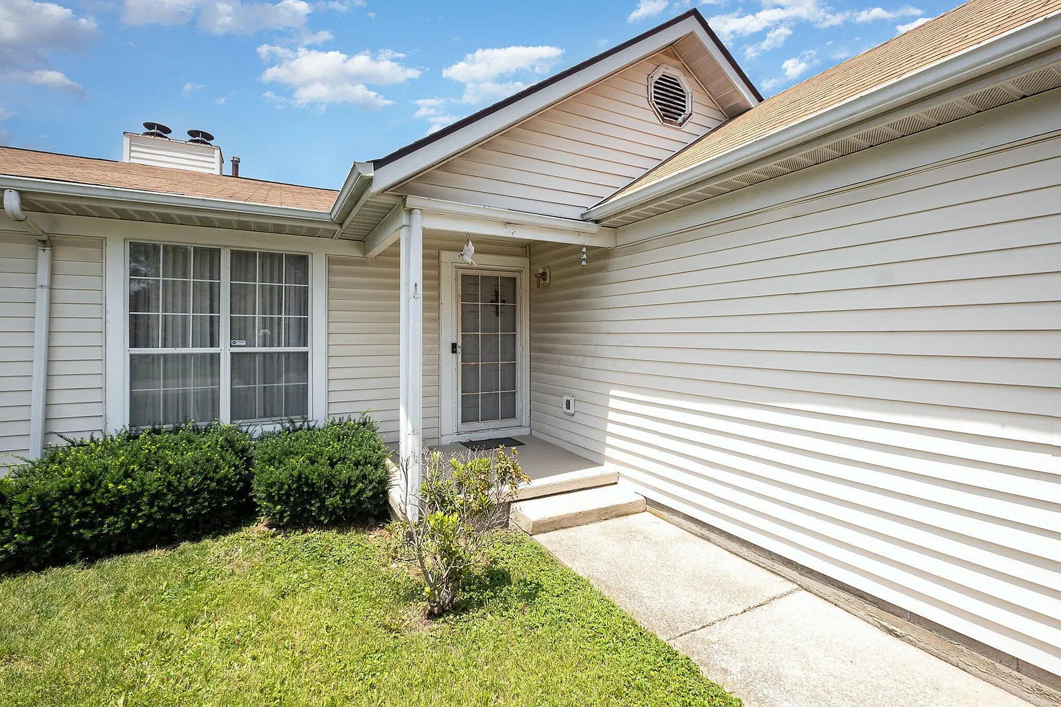 2939 Arrowsmith Dr photo 1