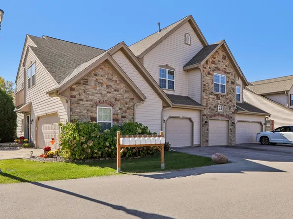 8673 S Roxbury WAY, Oak Creek, WI 53154