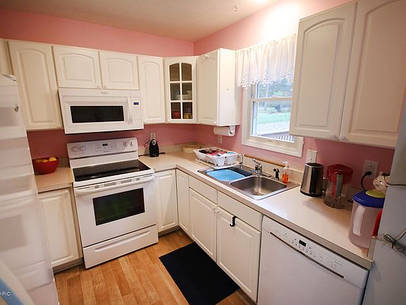 2nd image of 410 Dusenbury St