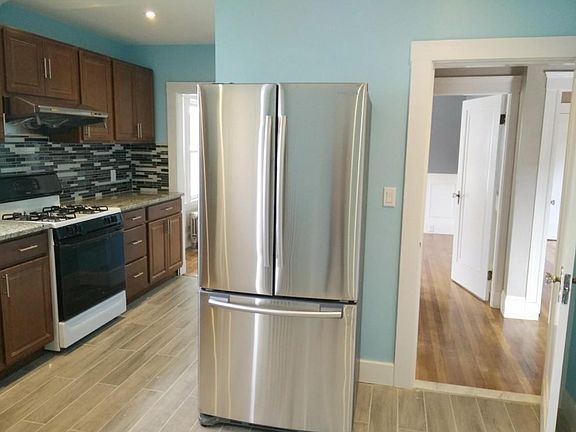 4th image of 126 Lake St #2