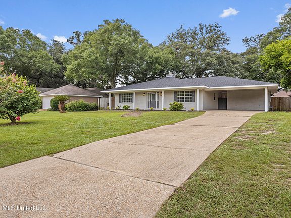 2nd image of 371 Lakeview Blvd