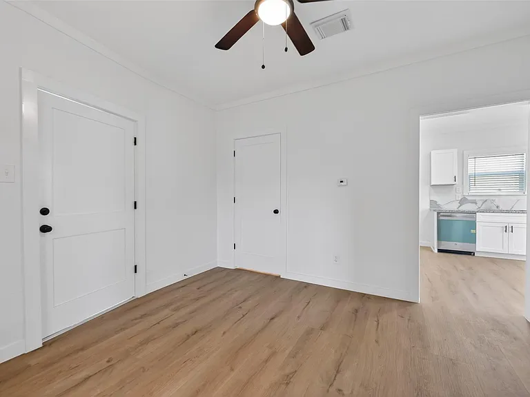 2202 Hutchins St #D — Photo 11