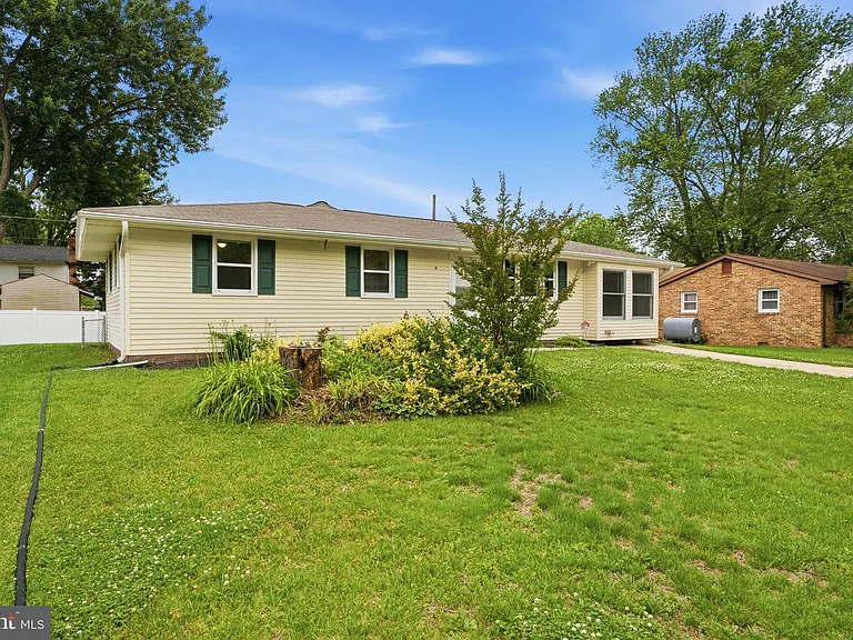 6743 Amherst Rd — Photo 42