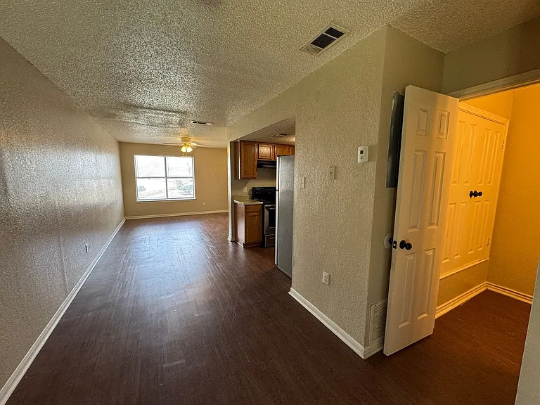 1208 Monroe Loop — Photo 8