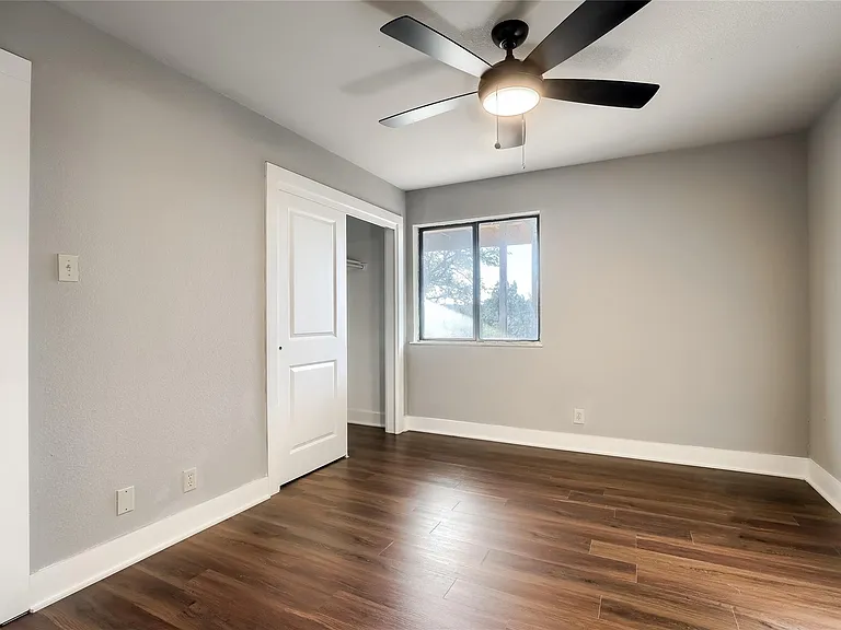 5909 Lago Vista Way #D — Photo 14
