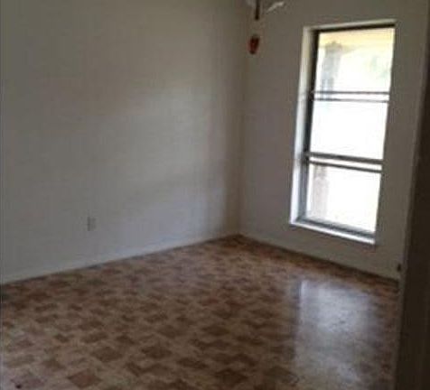 4th image of 2809 Michael Ln