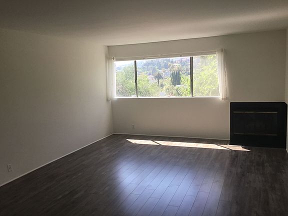 4th image of 3030 Waverly Dr Unit 7
