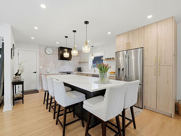 4th image of 1815 Greendale Ave