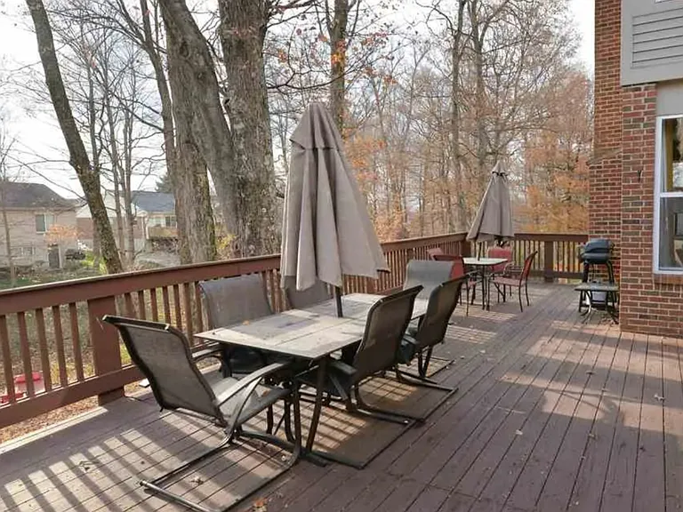 1867 Grovepointe Dr — Photo 16