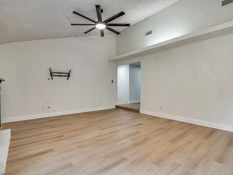 1107 Terrace Trl — Photo 4