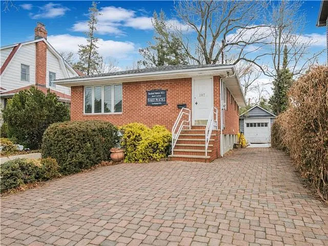 107 Nelson Ave — Photo 1