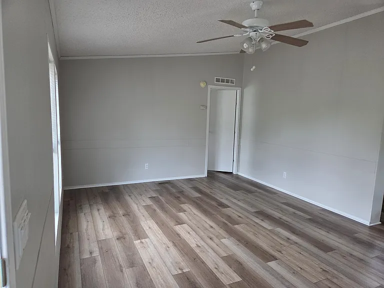7380 Marthas Ln — Photo 2