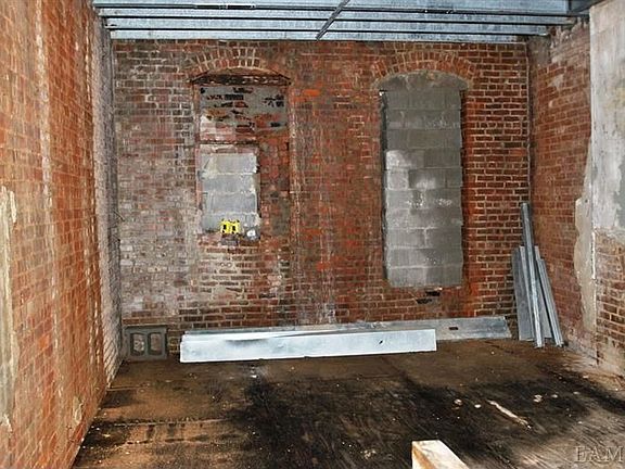 3rd image of 257 W 134th St