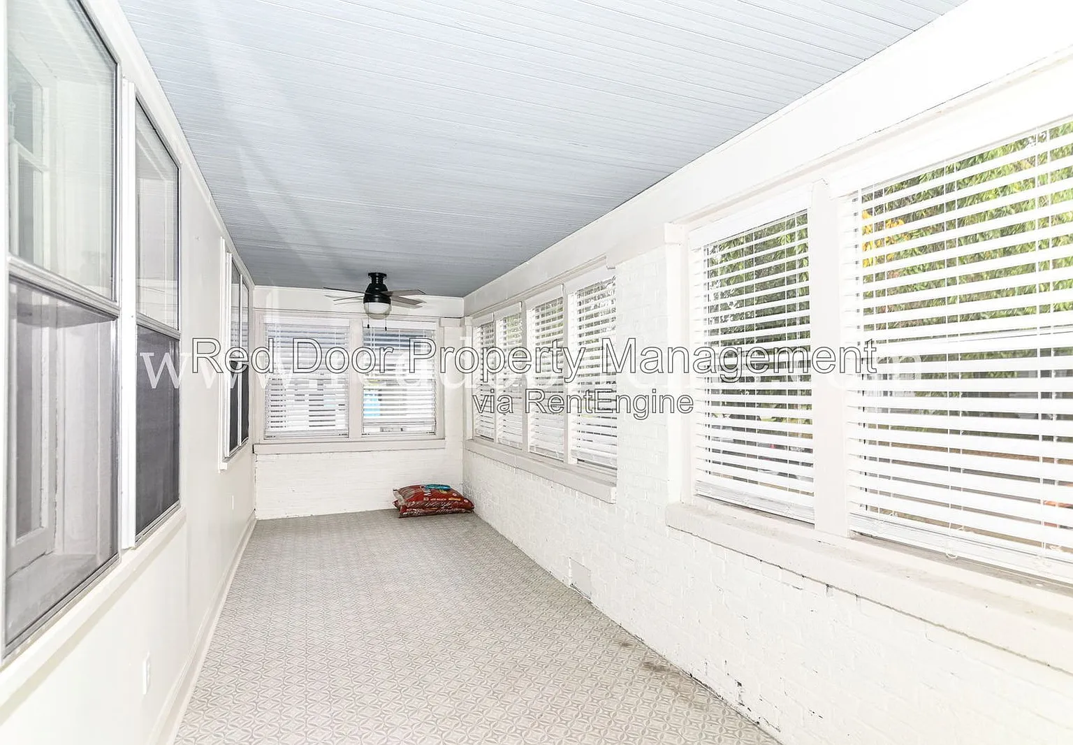 2 bed, 1.0 bath, 2080 sqft, $1,095 — Photo 3