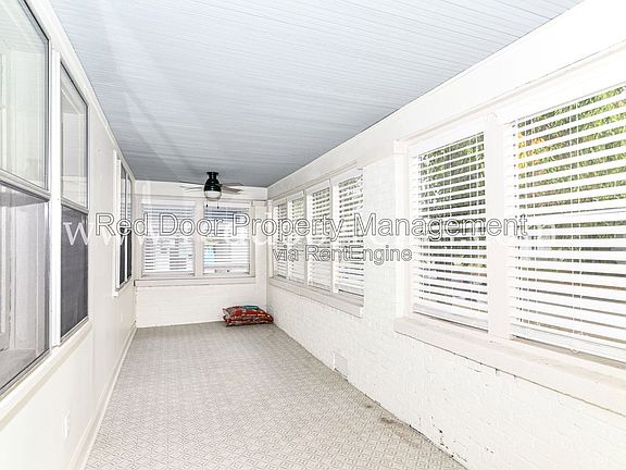 3rd image of 1028 N Kealing Ave