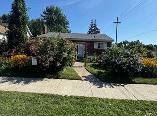 7212 Stephens Rd, Center Line, MI 48015