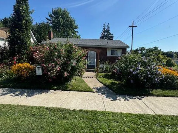 7212 Stephens Rd, Center Line, MI 48015