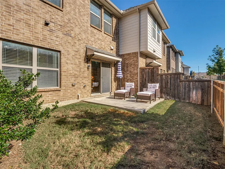 2728 Splendor Dr — Photo 17