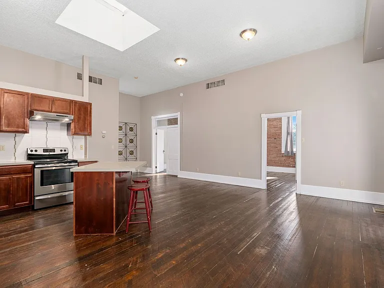 4120 Main St — Photo 4