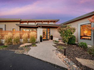 61612 Hosmer Lake Dr, Bend, OR