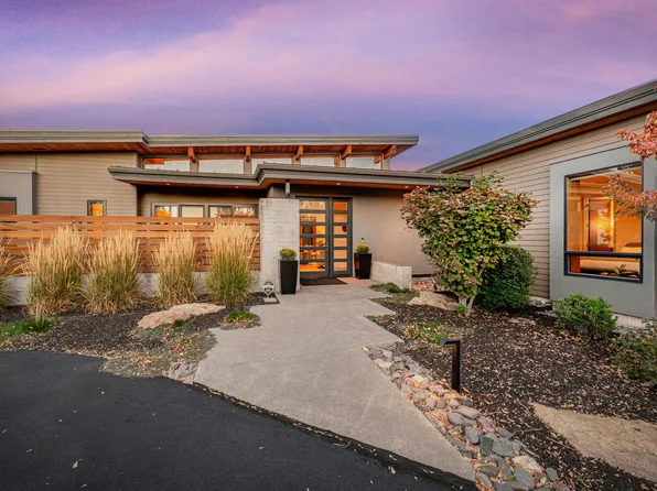 61612 Hosmer Lake Dr, Bend, OR 97702