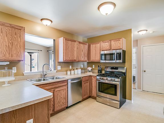 4th image of 9090 Rockhill Ln