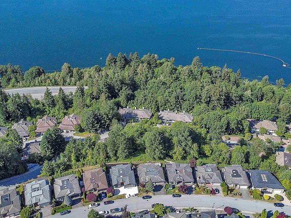 4th image of 13 Shoreline Cir