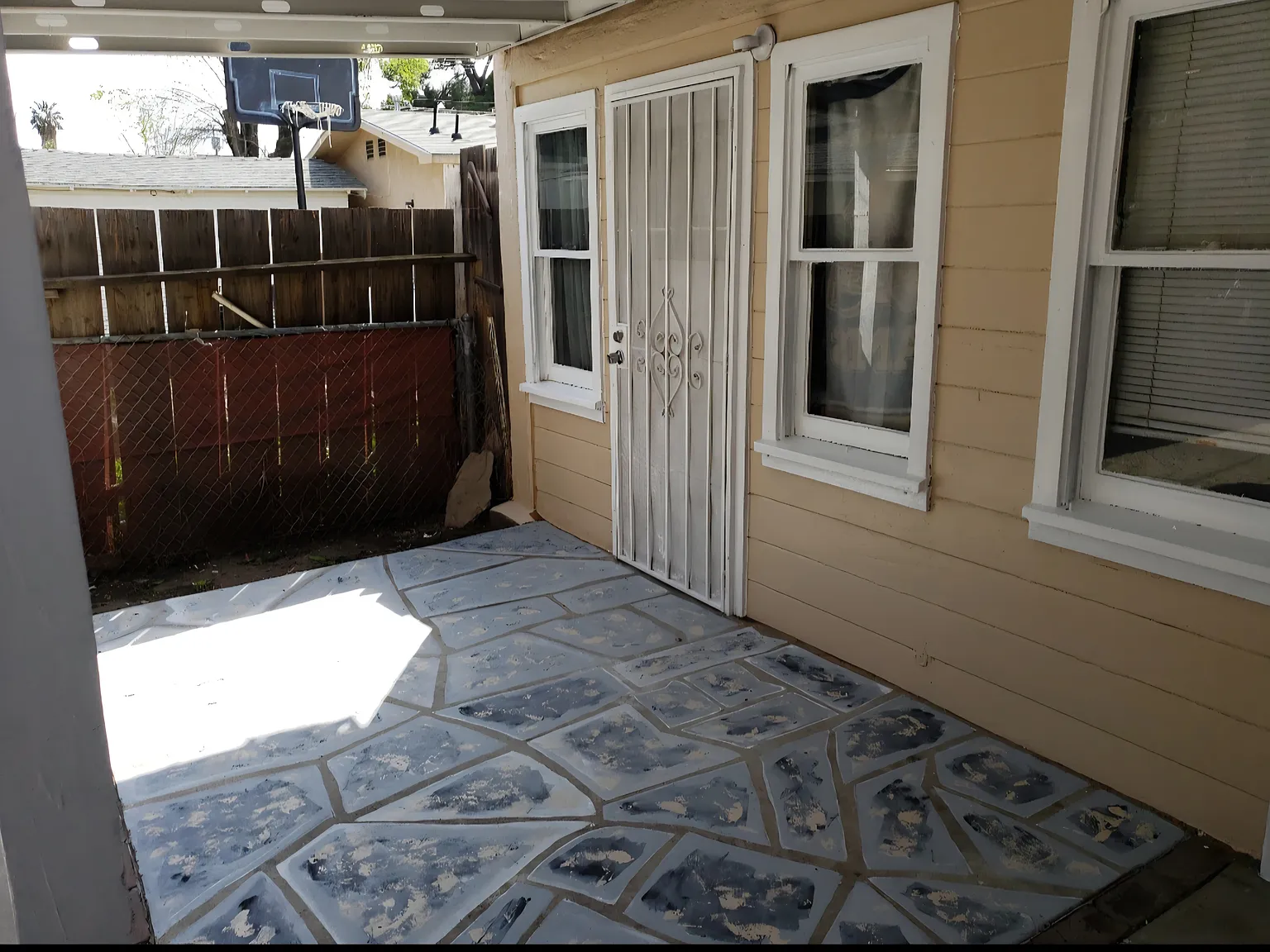 2128R N Pershing Ave — Photo 1