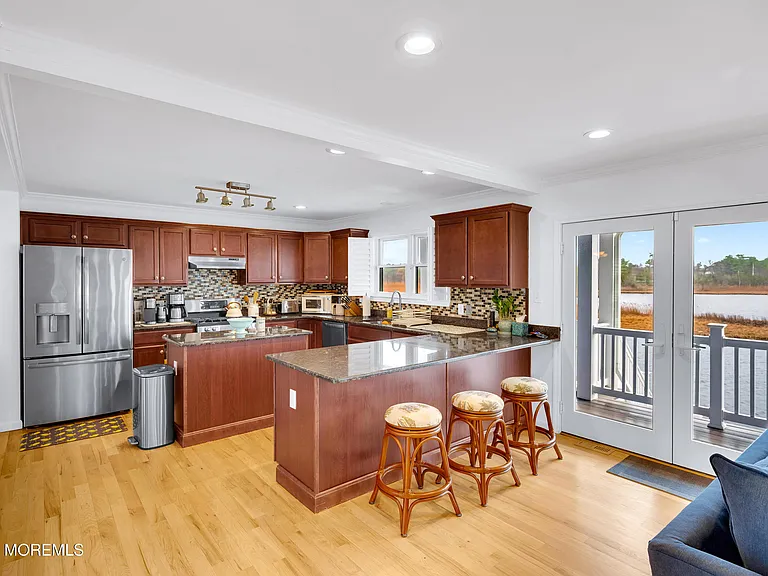 296 Alabama Ave — Photo 5