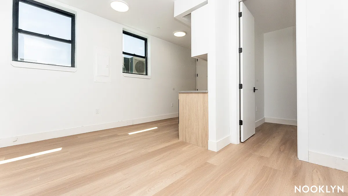 Building Photo - 589 Knickerbocker Ave #2C