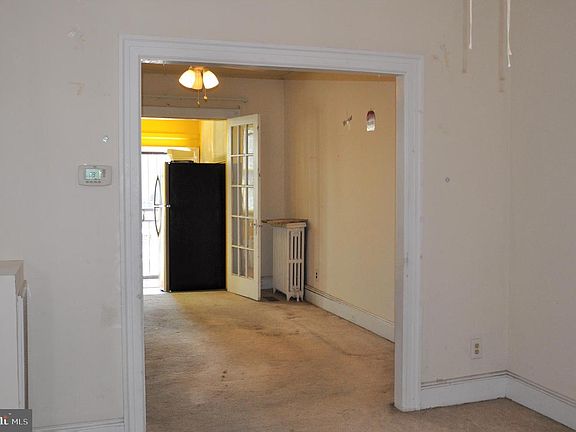 3rd image of 631 Girard St NE