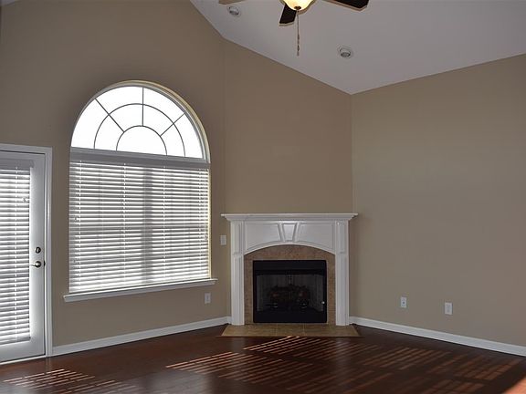 2nd image of 405 Nandina Ct