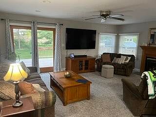 3rd image of 3779 Northmeadow Rd