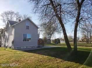 905 Colorado Ave, Morris, MN 56267