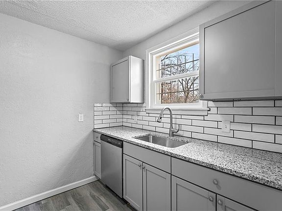 3rd image of 6709 Agnes Ave