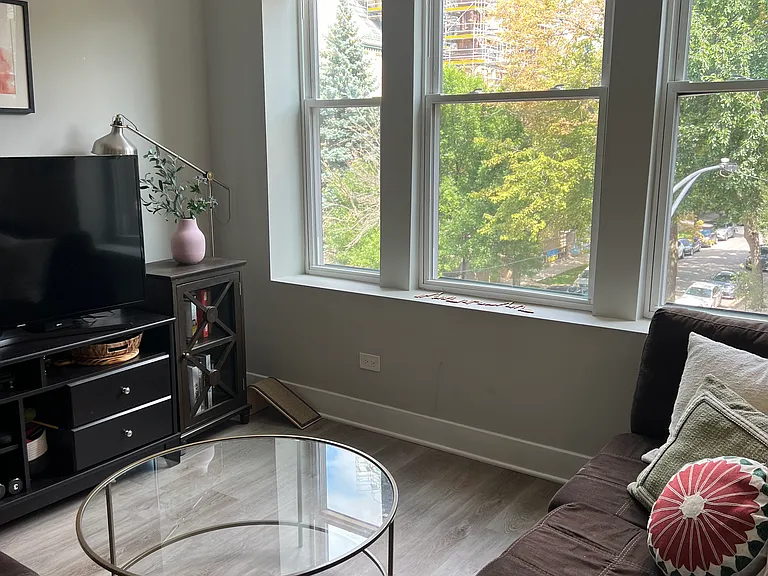 824 N Oakley Blvd #3 — Photo 8