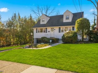 22 Laurel St, Hawthorne Boro, NJ 07506