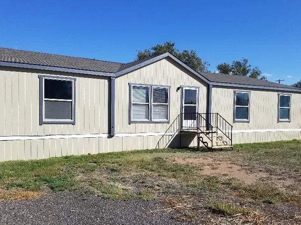 309 1st St, Farwell, TX 79325