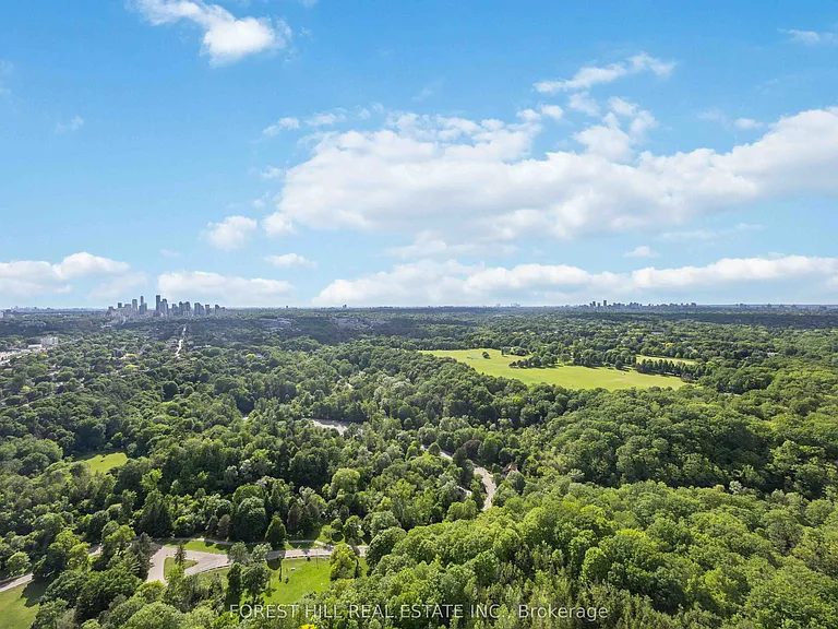 10 Inn On The Park Dr #Penthouse 3 — Photo 26