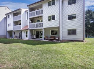 802 Franklin Crossing Rd, Franklin, MA 02038