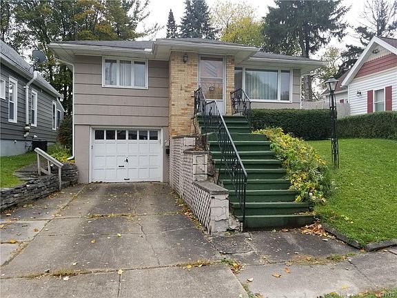 3rd image of 132 Huntley St