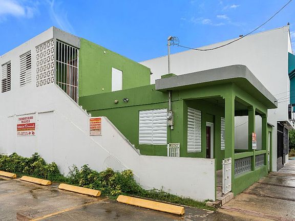 2nd image of Bo Pueblo Calle Marina #232