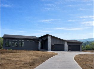 2188 114th Ct, Winterset, IA 50273