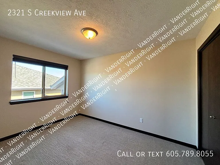 2321 S Creekview Ave — Photo 9