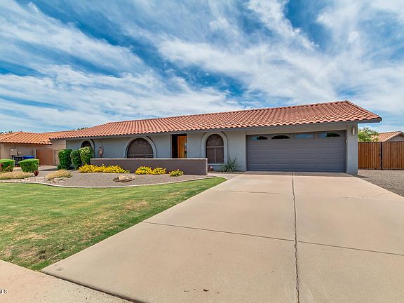 2nd image of 1213 E Vinedo Ln