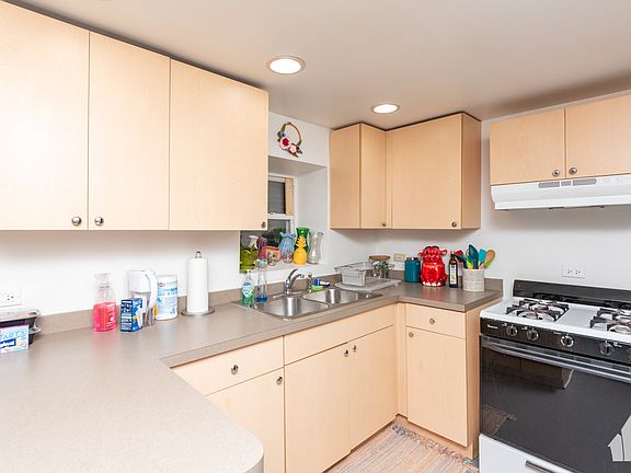 3rd image of 3145 W Augusta Blvd Unit G