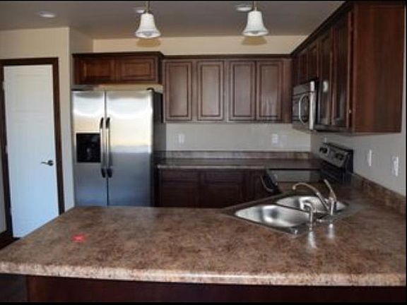 4th image of 470 Bainberry St