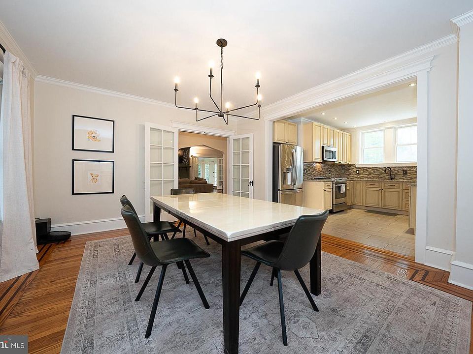 1121 Montgomery Ave — photo 4
